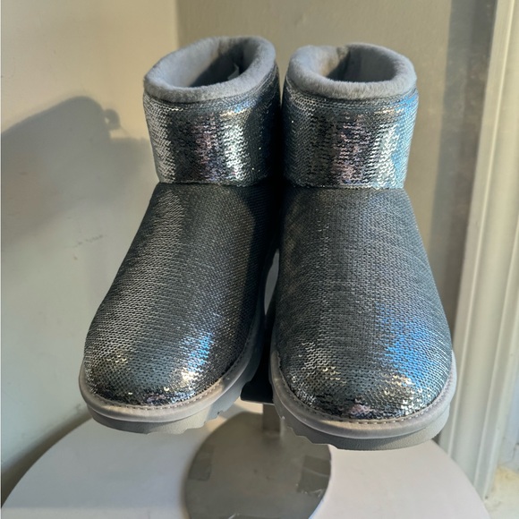 Ugg Kids' Classic Mini Sequin Boot big girl youth size 5 - Picture 3 of 8